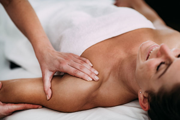 Schultermassage Frau